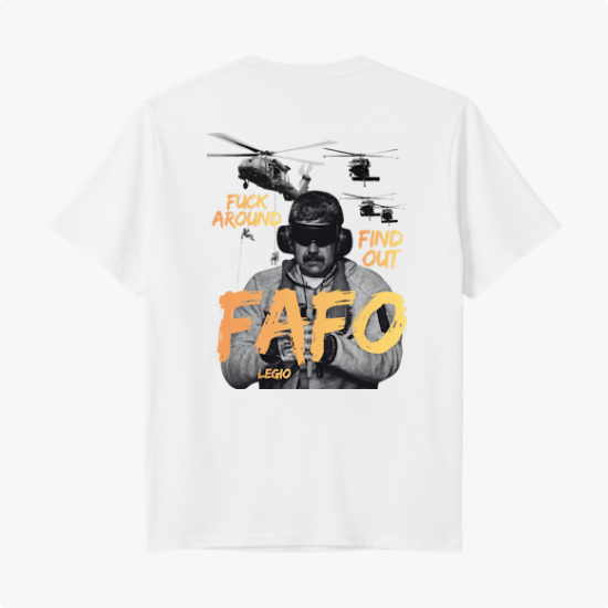 Camiseta com estampa frontal de "FAFO" em estilo desgastado e estampa traseira com imagem de homem vendado, helicópteros e texto "Fuck Around Find Out FAFO".