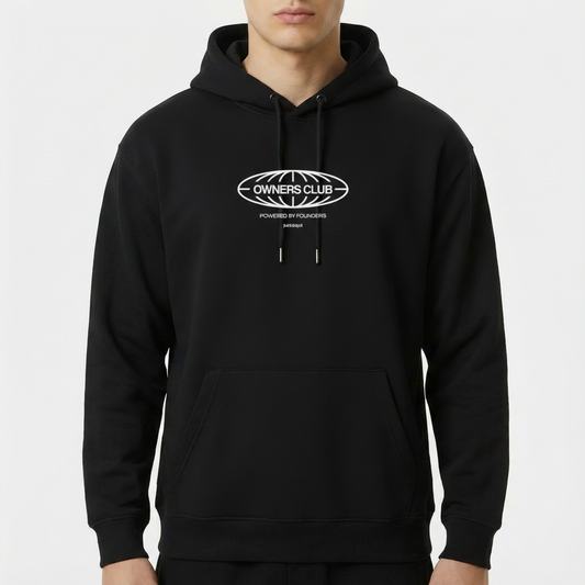 Moletom com estampa frontal de logotipo oval com texto "OWNERS CLUB", "POWERED BY FOUNDERS" e "just drift", rodeado por um design geométrico.