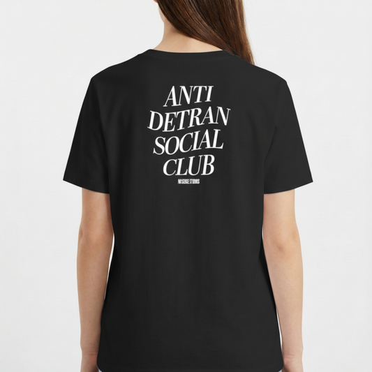 "ANTI DETRAN // REGULAR // NO SENSE STUDIOS" Camiseta Básica Unissex