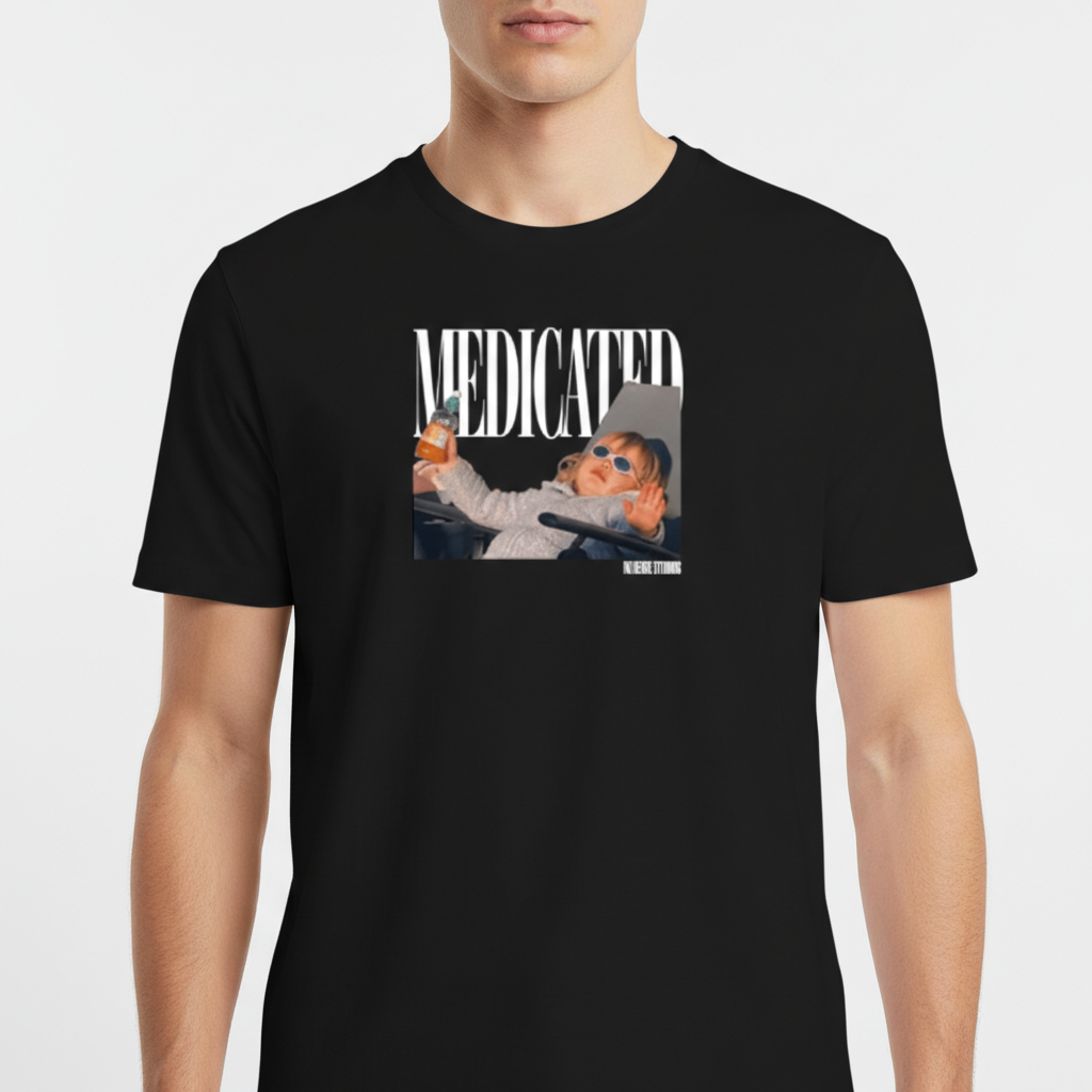 "MEDICATED // REGULAR // NO SENSE STUDIOS" Camiseta Básica Unissex