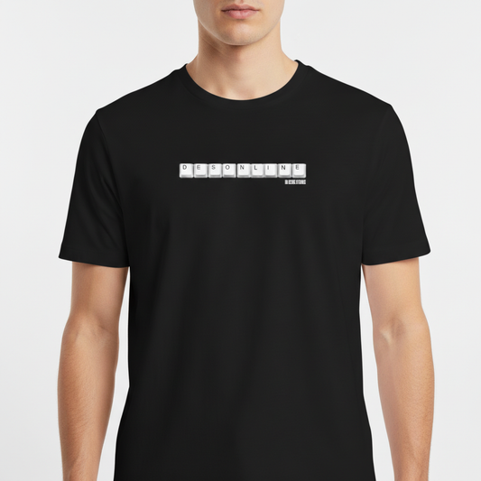 "DESONLINE // REGULAR // NO SENSE STUDIOS" Camiseta Básica Unissex