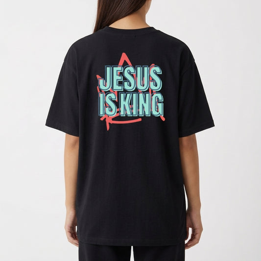 "Jesus Is King" Camiseta Oversized Básica