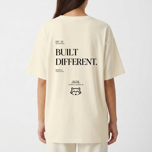 "BUILT DIFFERENT" Camiseta Oversized Básica