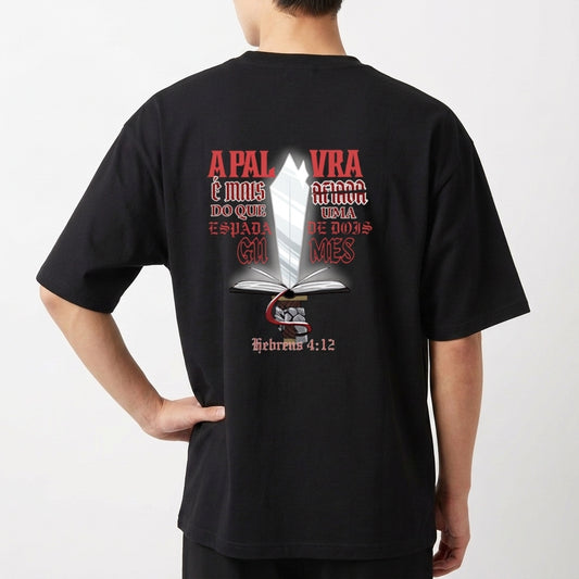 "CAMISETA OVERSIZED PALAVRA MAIS AFIADA DO QUE UMA ESPADA DE DOIS GUMES" Camiseta Oversized Básica