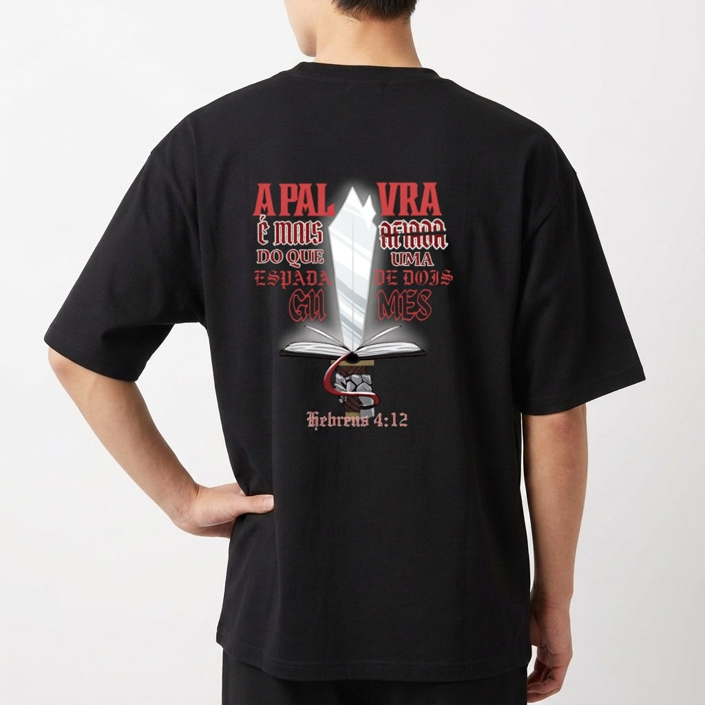 "CAMISETA OVERSIZED PALAVRA MAIS AFIADA DO QUE UMA ESPADA DE DOIS GUMES" Camiseta Oversized Básica