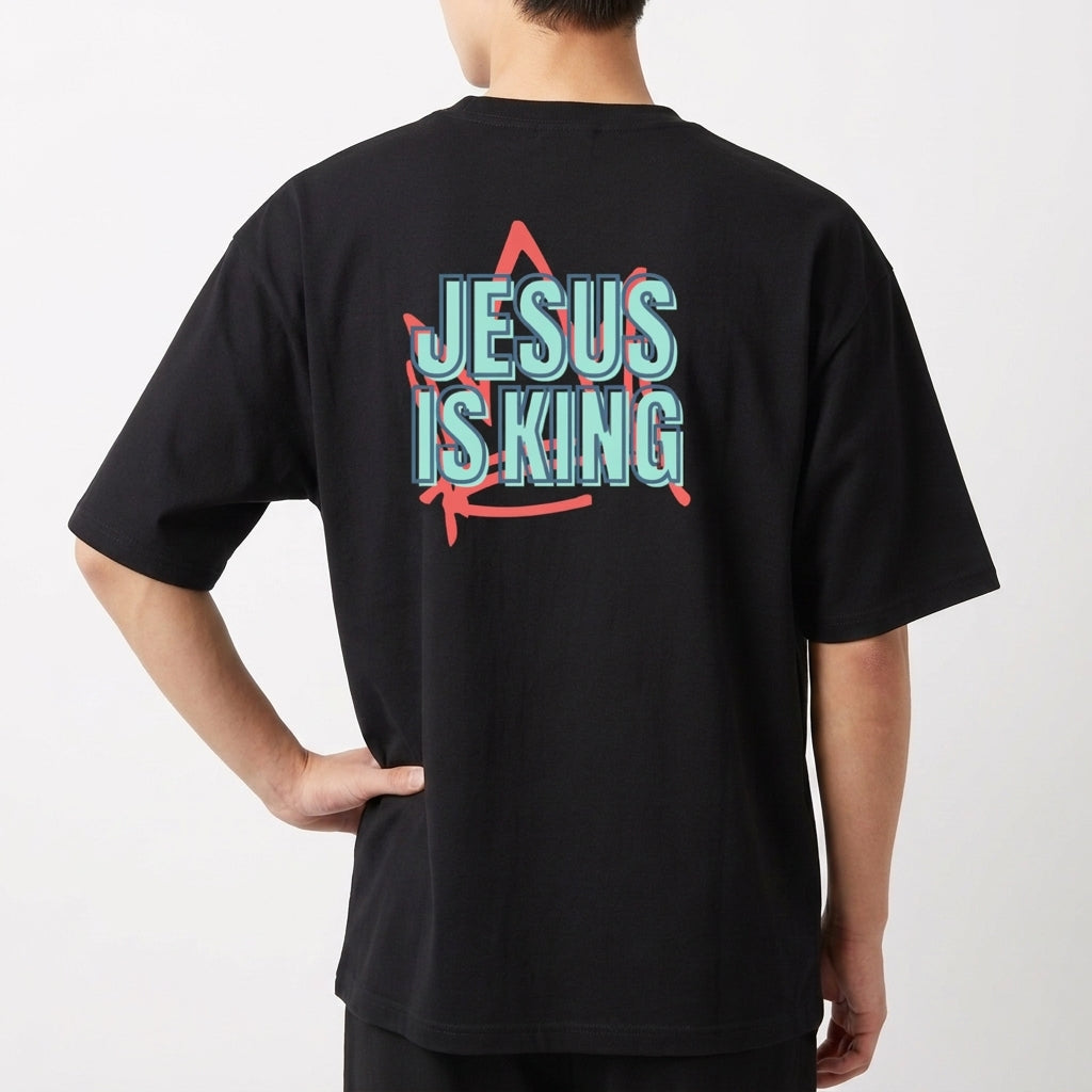 "Jesus Is King" Camiseta Oversized Básica