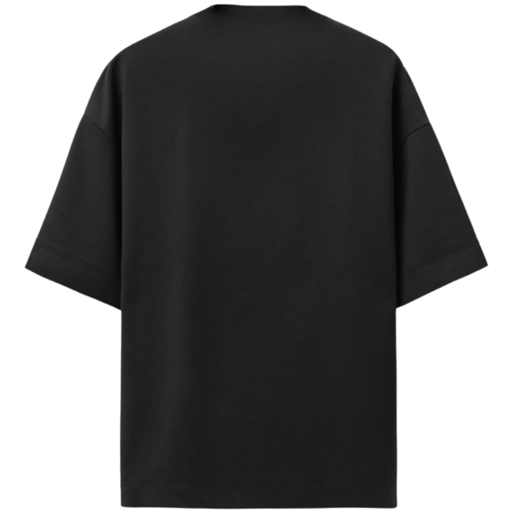 Camiseta sem estampa frontal ou traseira visível.