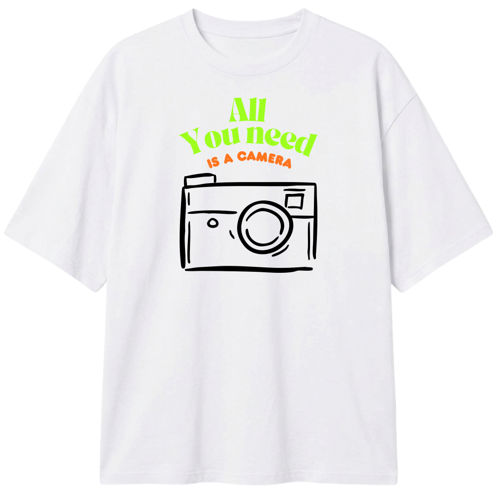 "All you need is a camera - Oversized Branca" Camiseta Oversized Classic