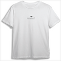 Camiseta com estampa frontal de um logotipo minimalista com a inscrição "Mikeship Tournament 1997" e estampa traseira de um pequeno logotipo similar.