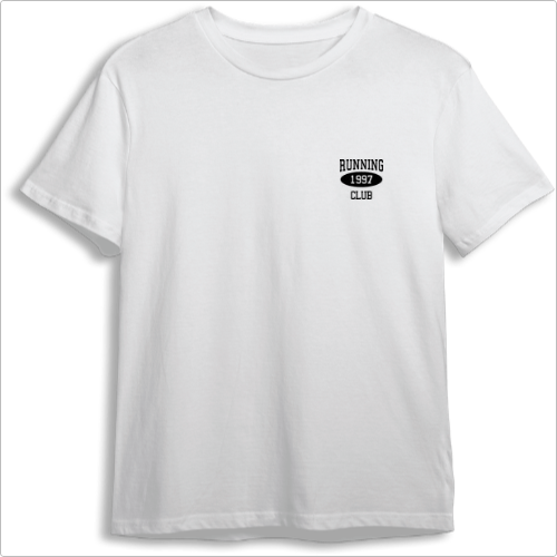 Camiseta com estampa frontal de "Running 1997 Club" em tipografia estilizada e estampa traseira de pequeno símbolo abstrato centralizado na parte superior.
