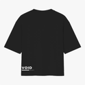 Camiseta com estampa traseira de "VOID INFINITY" em caracteres estilizados, localizados na parte inferior esquerda.