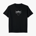 Camiseta com estampa frontal de chifre estilizado com a inscrição centralizada "Jeito Marruco" acima da base dos chifres.