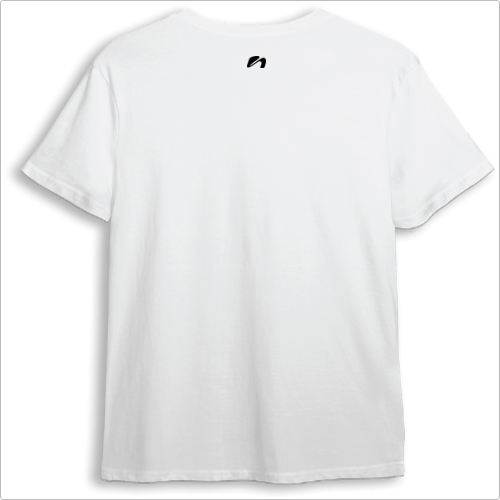 Camiseta com estampa frontal de texto "PROJECT: RUN NINES FEARLESS" em letras maiúsculas e pequenas linhas e estampa traseira de símbolo minimalista.