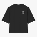 Camiseta com estampa frontal de pequeno símbolo hexagonal abstrato e estampa traseira de retrato detalhado de cientista icônico com efeito vintage.