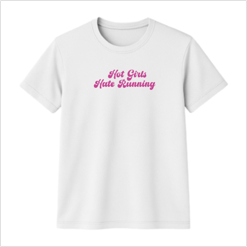 Camiseta com estampa frontal de texto estilizado "Hot Girls Hate Running" em tipografia cursiva.