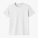 Camiseta com estampa frontal de um pequeno rosto de um personagem com chapéu laranja e óculos, em formato circular próximo ao peito.