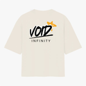 Camiseta com estampa traseira de "VOID INFINITY" em letras estilizadas, acompanhada de uma estrela geométrica destacada acima da palavra "VOID".