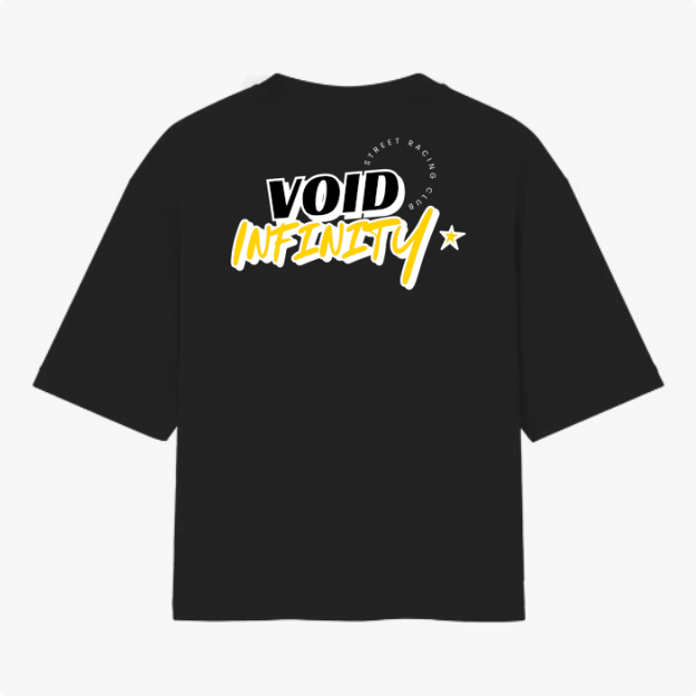Camiseta com estampa traseira de "VOID INFINITY" em fonte estilizada, acompanhada de pequeno texto circular "STREET RACING CLUB" e uma estrela ao lado.