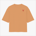 Camiseta com estampa frontal de símbolo geométrico estilizado e estampa traseira de garrafa com chama, frase de identidade pessoal e palavras destacadas.