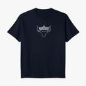 Camiseta com estampa frontal de chifre estilizado com a inscrição centralizada "Jeito Marruco" acima da base dos chifres.