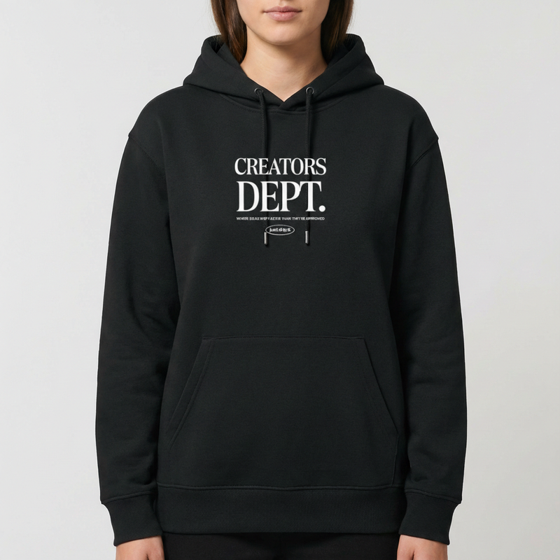 Moletom com estampa frontal de texto "CREATORS DEPT." em fonte estilizada, acompanhado por uma frase menor abaixo, incluindo um pequeno logotipo oval.