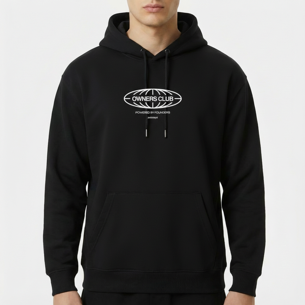 Moletom com estampa frontal de logotipo oval com texto "OWNERS CLUB", "POWERED BY FOUNDERS" e "just drift", rodeado por um design geométrico.