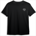 Camiseta com estampa frontal de "Sunday Hybrid Club" em fonte elegante e estampa traseira ampliada do mesmo texto acompanhado por "nineproject".