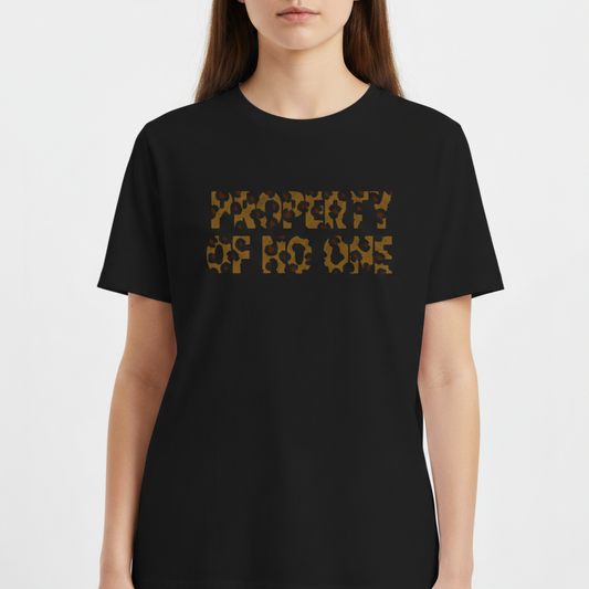 "VALA PROPERTY OF NO ONE" Camiseta Básica Unissex