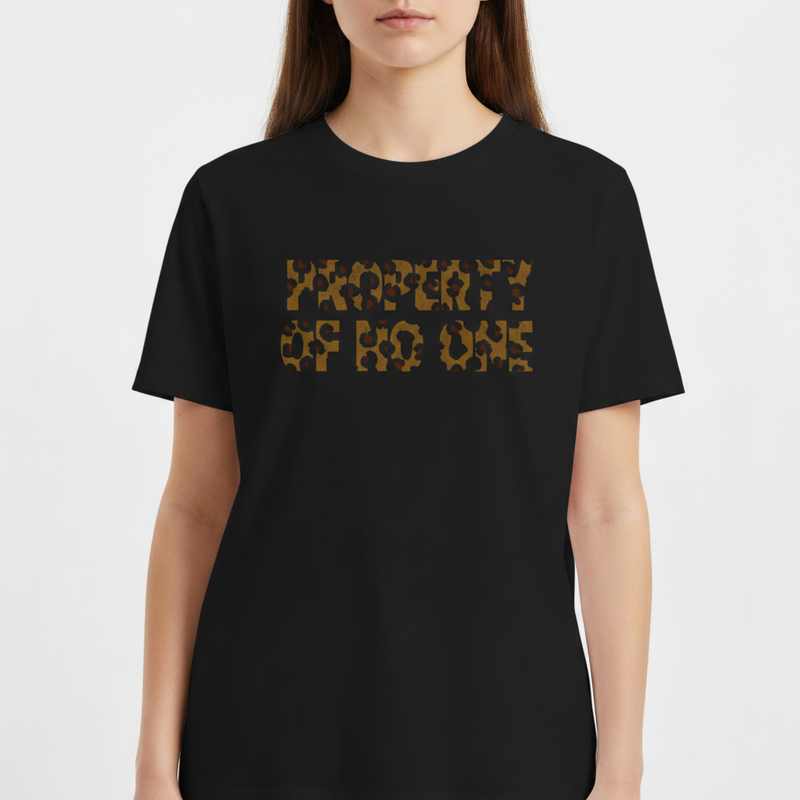 "VALA PROPERTY OF NO ONE" Camiseta Básica Unissex