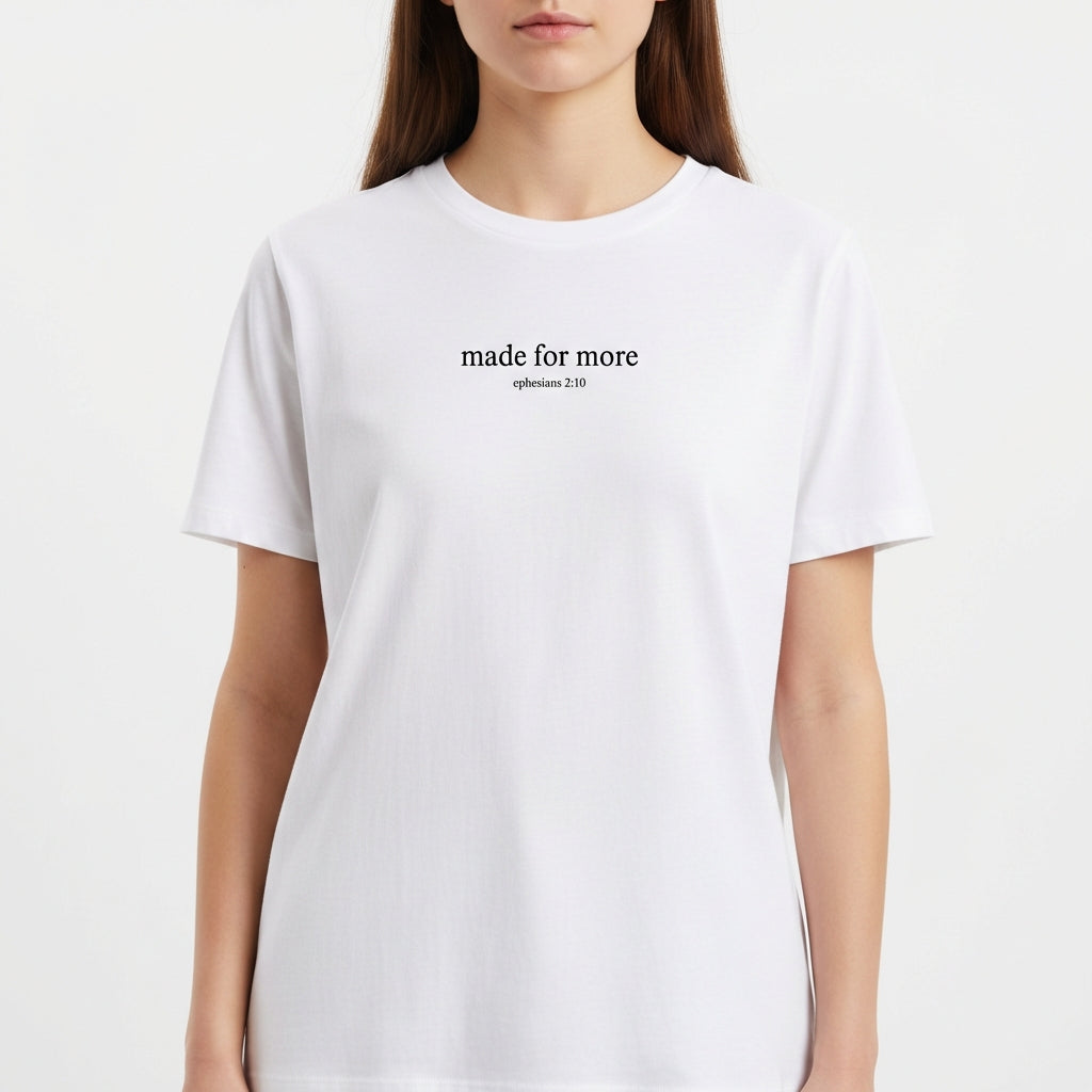 "CAMISETA MADE FOR MORE | BRANCA E PRETA" Camiseta Básica Unissex