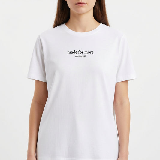 "CAMISETA MADE FOR MORE | BRANCA E PRETA" Camiseta Básica Unissex