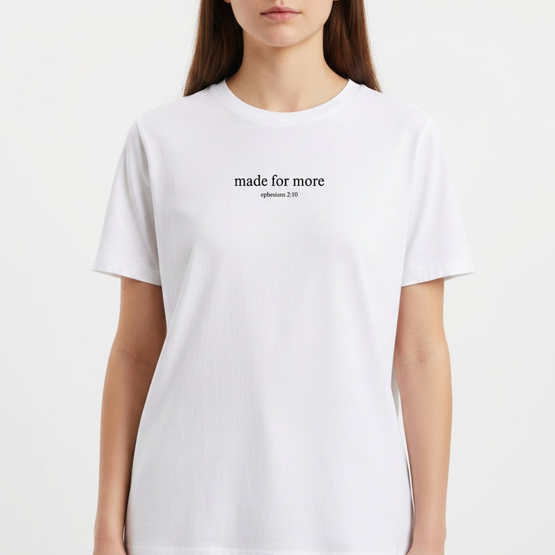 "CAMISETA MADE FOR MORE | BRANCA E PRETA" Camiseta Básica Unissex