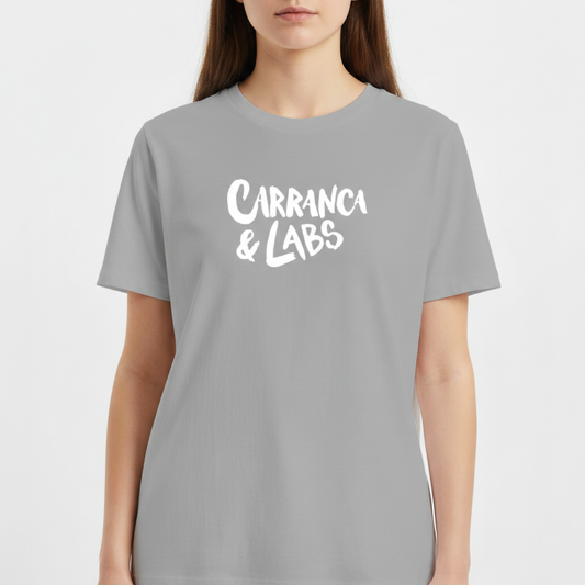 "Camiseta Básica [frente e verso] - Carranca & Labs" Camiseta Básica Unissex