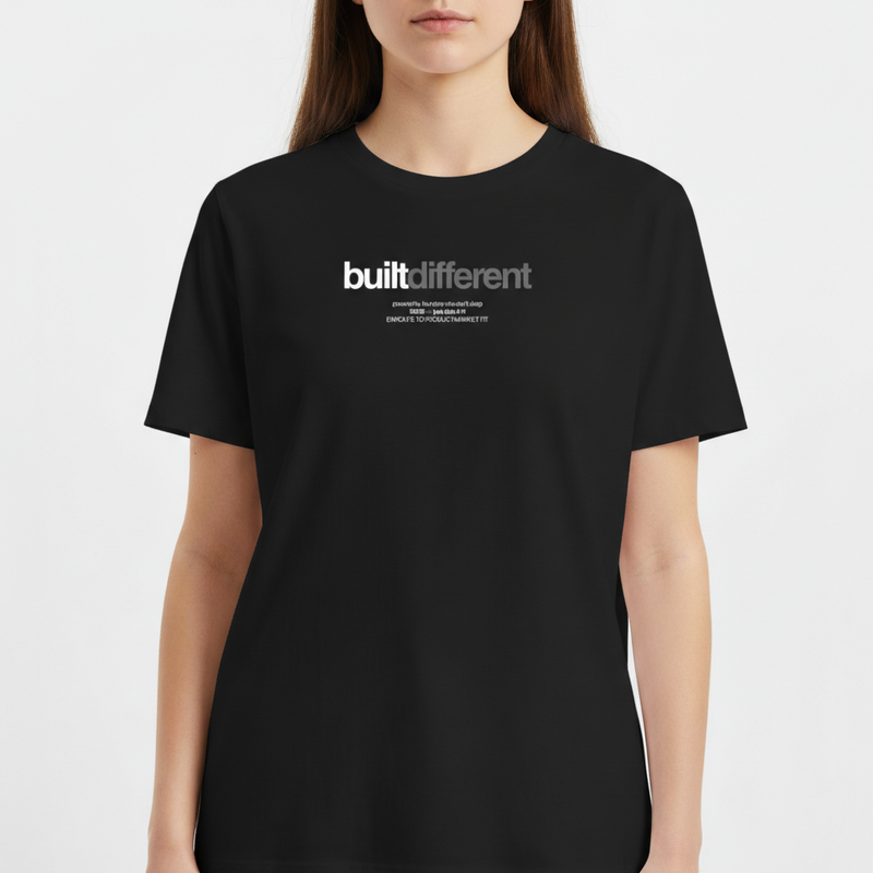 "REGULAR BUILT DIFFERENT" Camiseta Básica Unissex