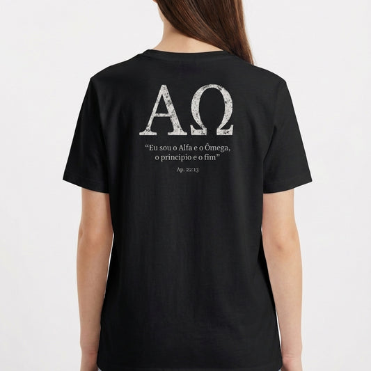 "CAMISETA ALFA E ÔMEGA - APOCALIPSE 22:13" Camiseta Básica Unissex