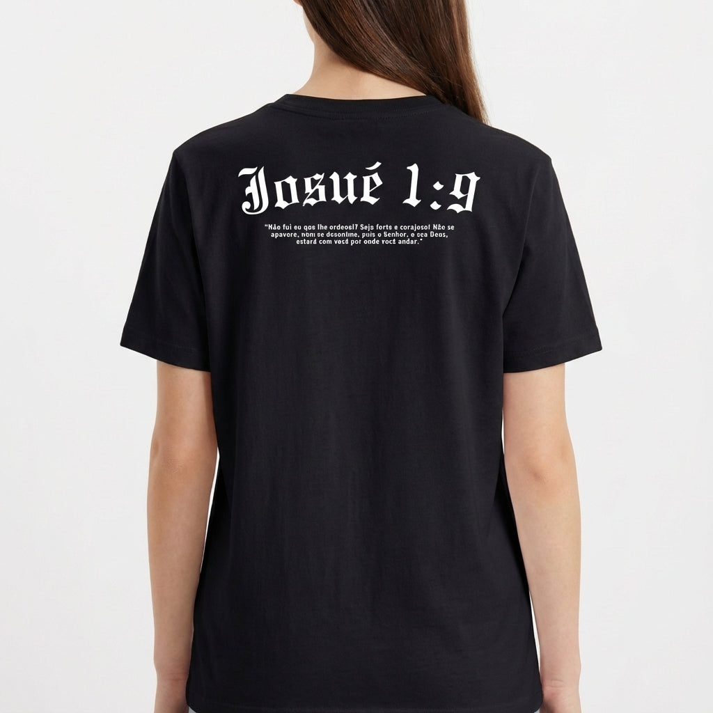 "CAMISETA JOSUÉ 1:9 - COLEÇÃO PROMESSAS" Camiseta Básica Unissex