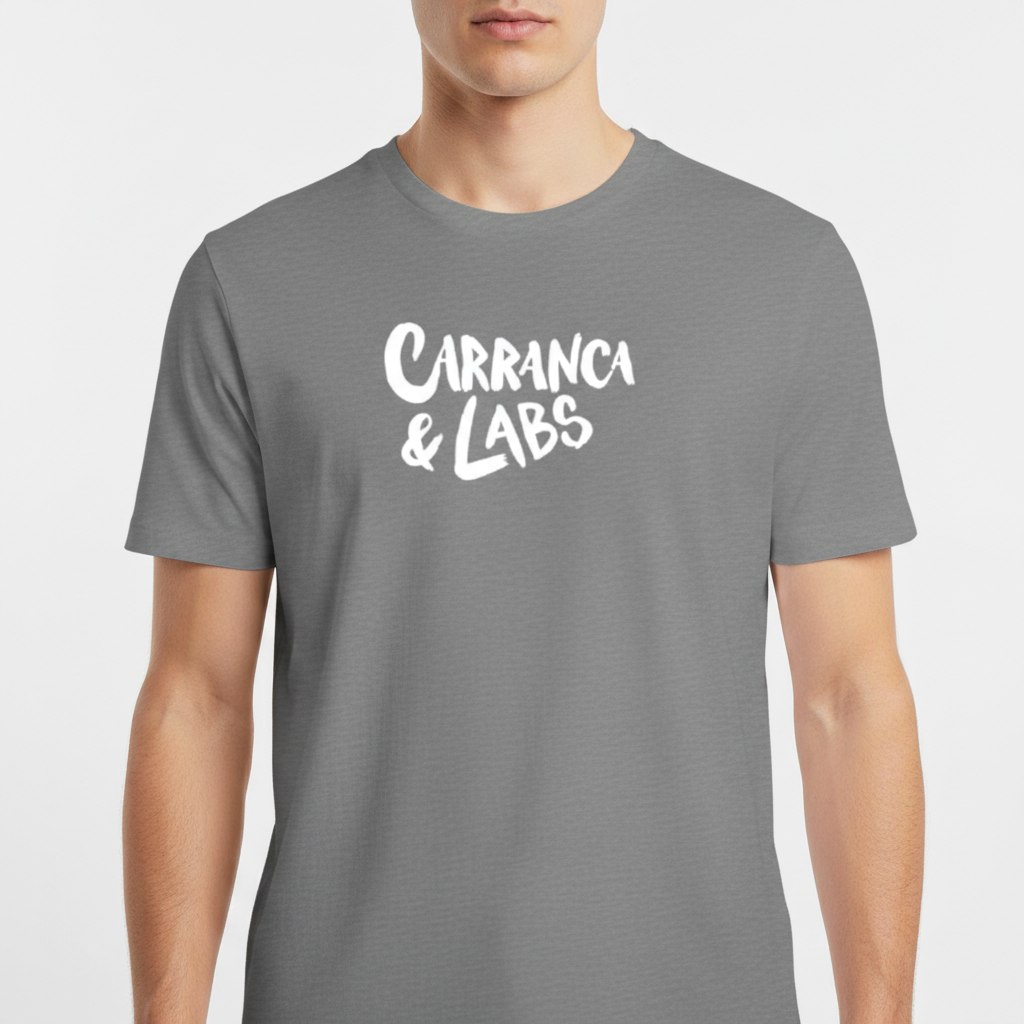 "Camiseta Básica [frente e verso] - Carranca & Labs" Camiseta Básica Unissex