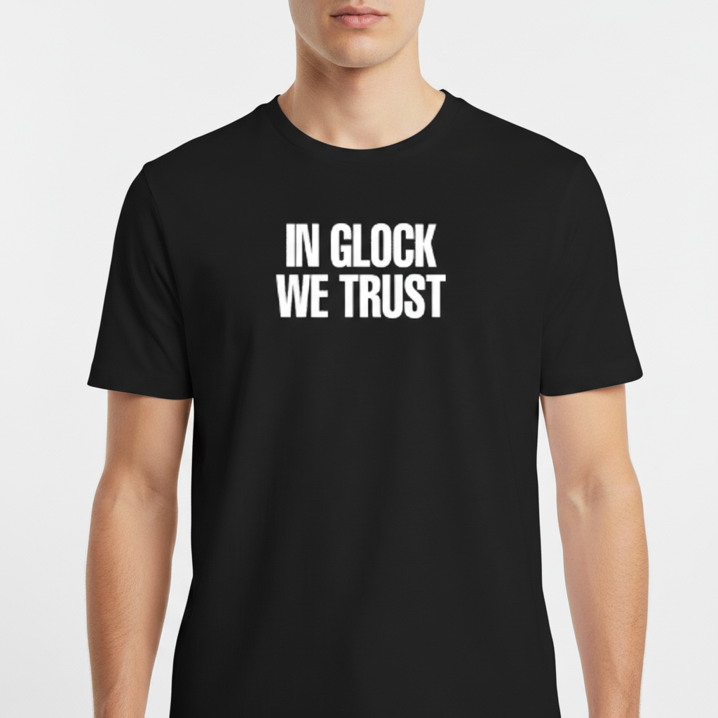 "IN GLOCK WE TRUST // REGULAR // NO SENSE STUDIOS" Camiseta Básica Unissex
