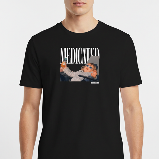 "MEDICATED // REGULAR // NO SENSE STUDIOS" Camiseta Básica Unissex