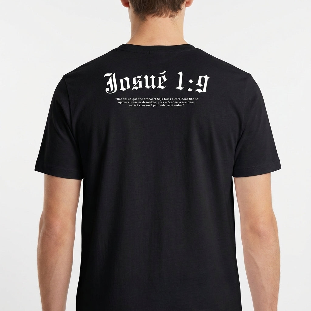 "CAMISETA JOSUÉ 1:9 - COLEÇÃO PROMESSAS" Camiseta Básica Unissex