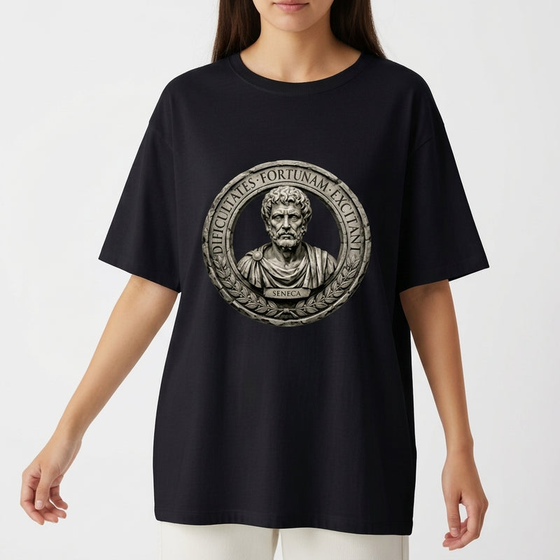 "Sêneca — Difficultates fortunam excitant" Camiseta Oversized Básica