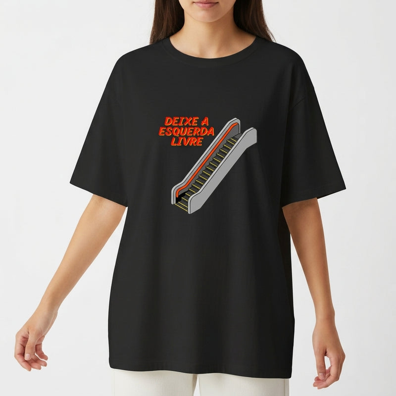 "Camiseta Oversized Deixe a esquerda livre" Camiseta Oversized Básica