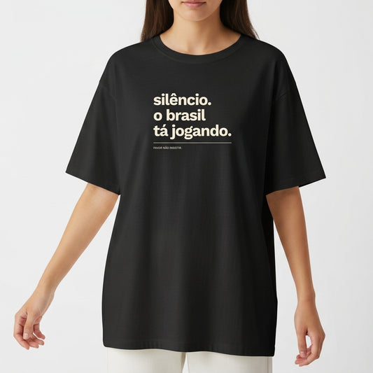 "Silêncio." Camiseta Oversized Básica
