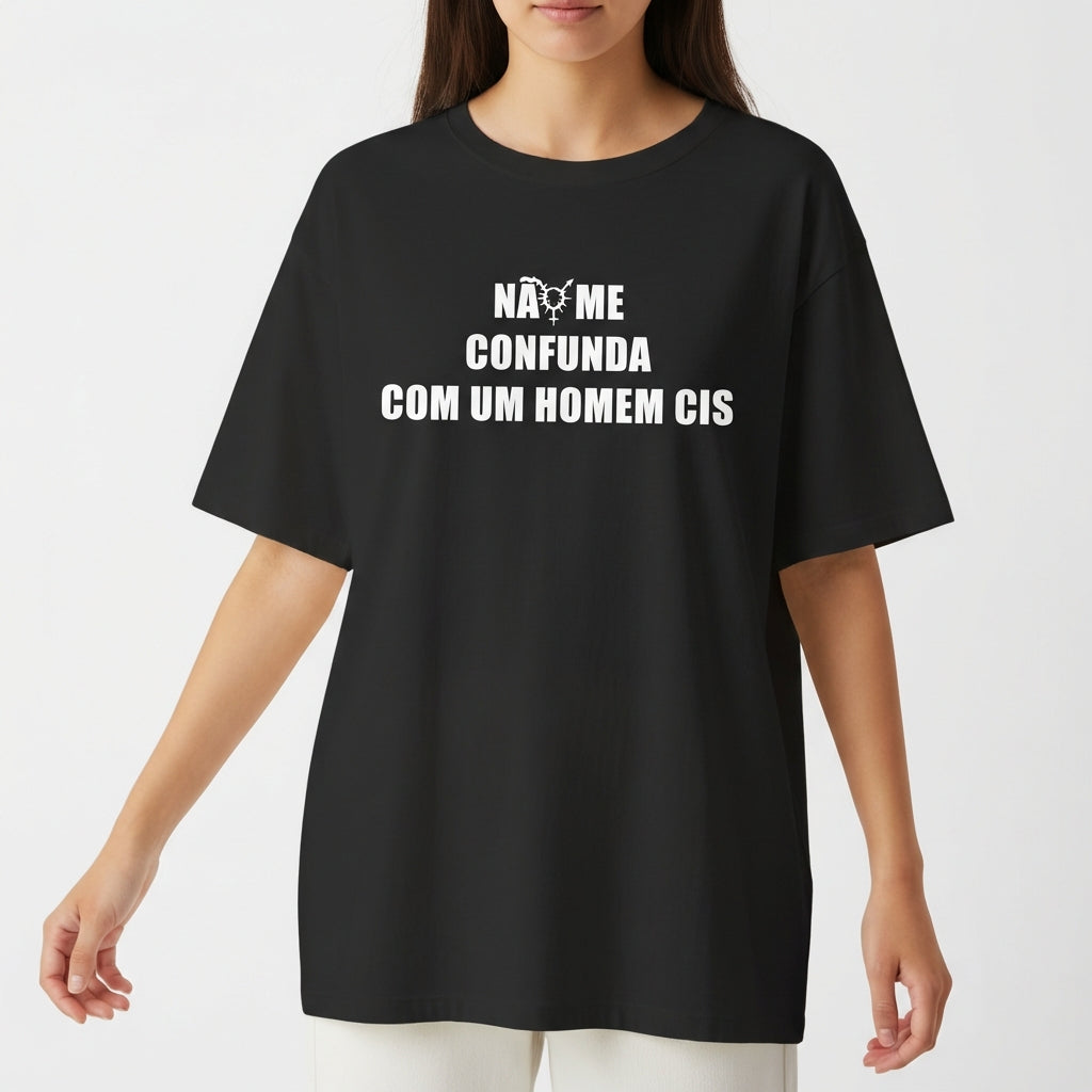 "NAO ME CONFUNDA COM Homem Cis" Camiseta Oversized Básica