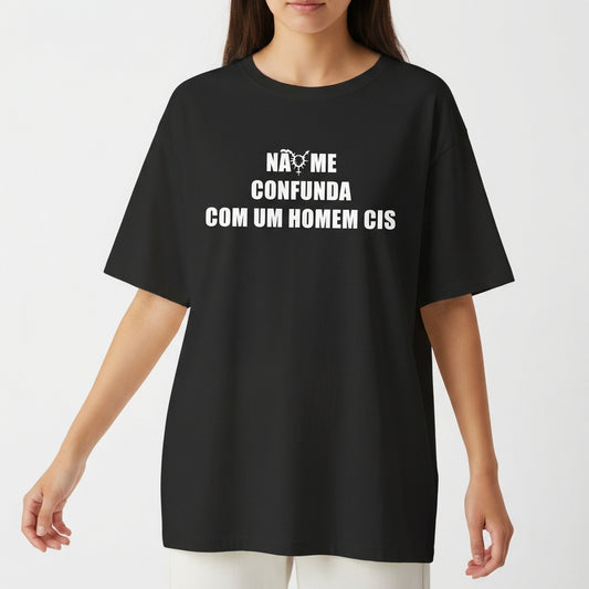 "NAO ME CONFUNDA COM Homem Cis" Camiseta Oversized Básica