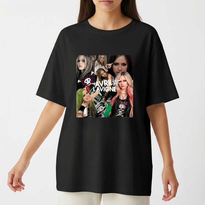 "Camiseta Oversized - Avril Lavigne" Camiseta Oversized Básica