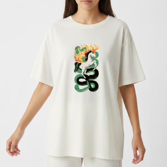 "Camiseta oversized - Horse on fire" Camiseta Oversized Básica