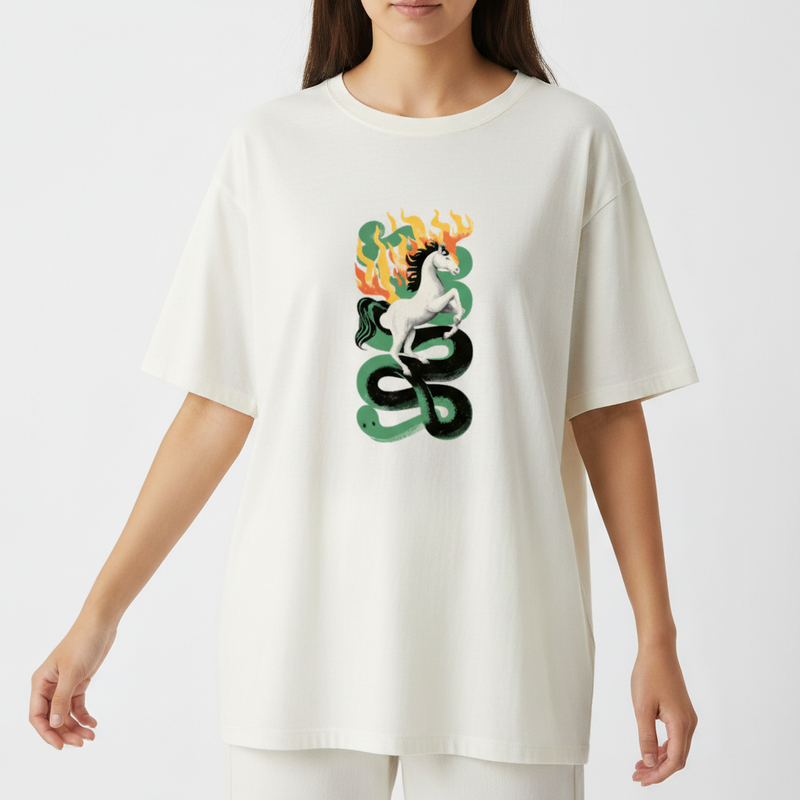 "Camiseta oversized - Horse on fire" Camiseta Oversized Básica