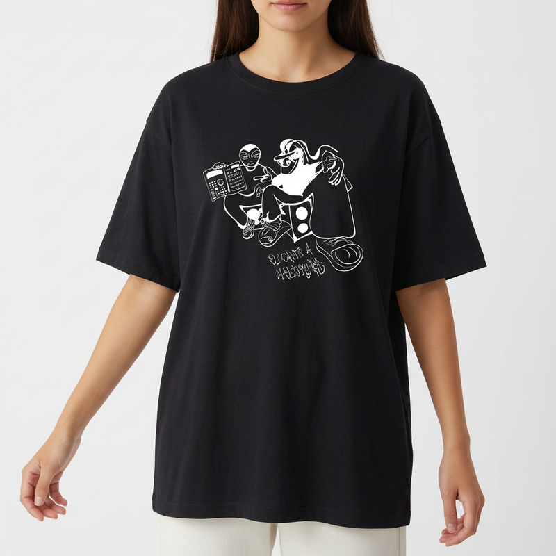 "Camiseta Oversized Básica - Eu Canto a Maldição (P&B)" Camiseta Oversized Básica