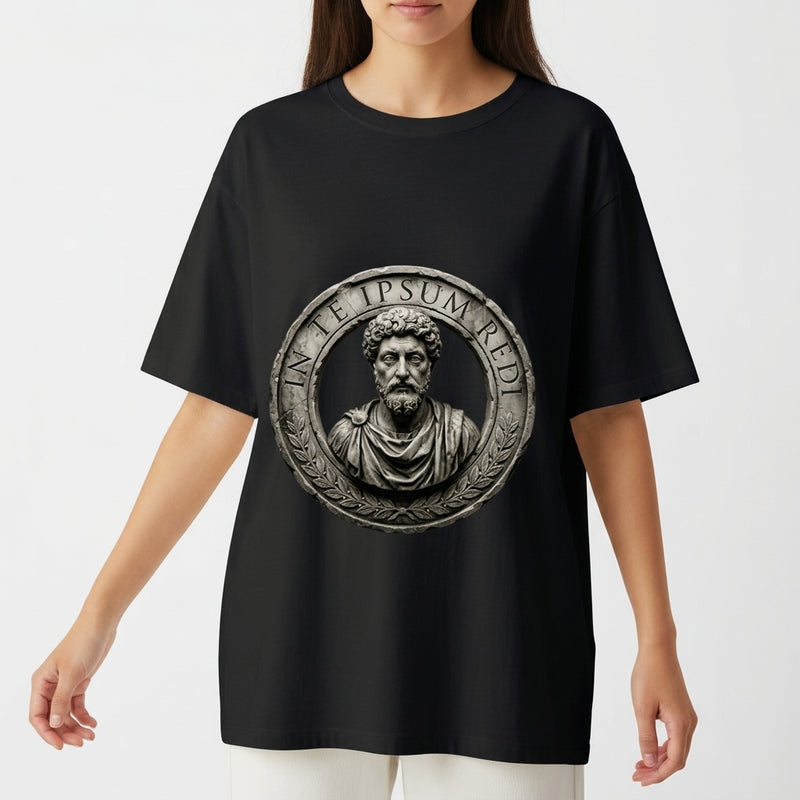 "Marco Aurélio — In te ipsum redi" Camiseta Oversized Básica